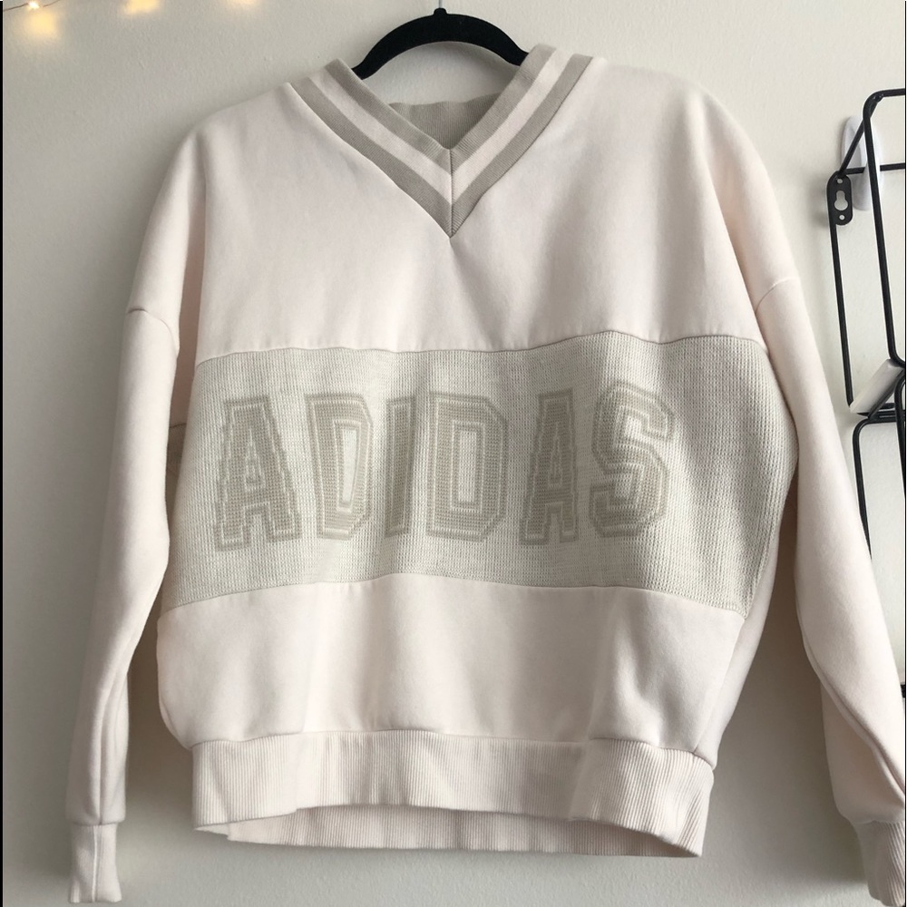 ⭐️ADIDAS V-NECK SWEATSHIRT⭐️